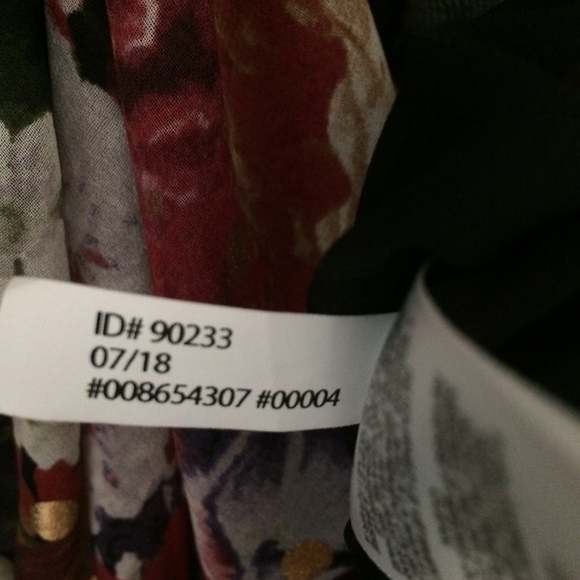 NWTOff-Shoulder Flounce-Sleeve Floral/Gold Dot Top - Picture 5 of 7